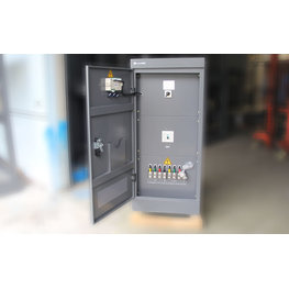 三相穩(wěn)壓器