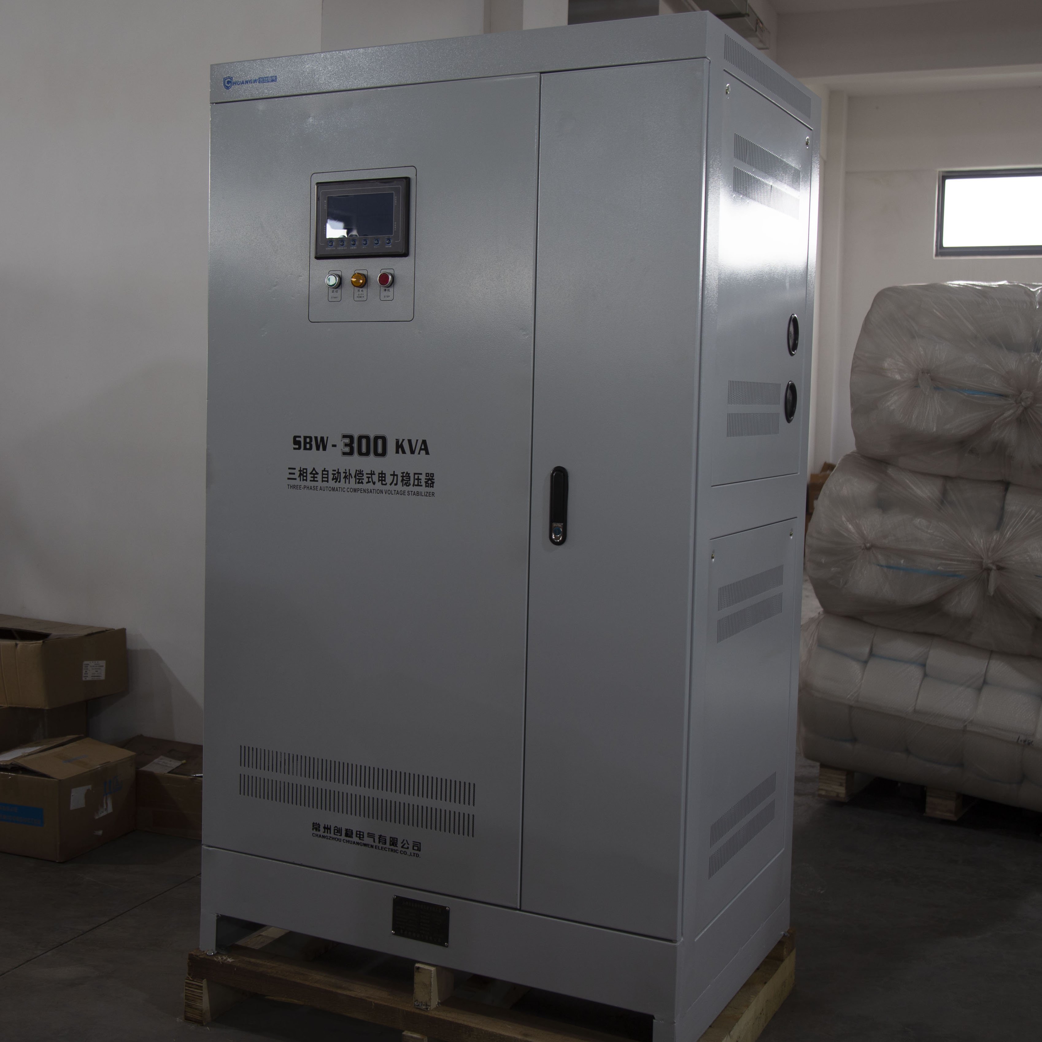三相大功率全自動(dòng)補(bǔ)償式穩(wěn)壓器
